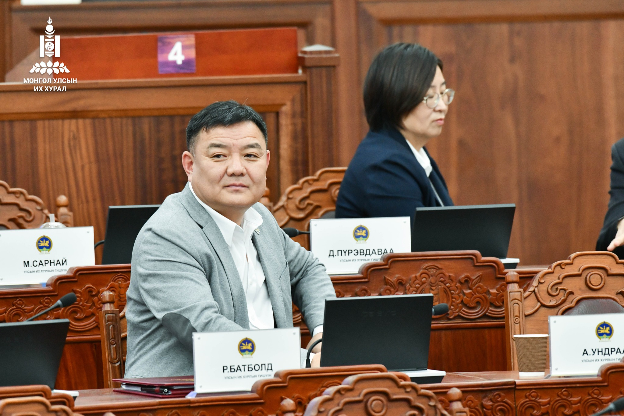 ИЗНН-ААС ХАСАГДСАН Р.БАТБОЛДЫГ ЭГҮҮЛЭН ТАТАХ УУ?